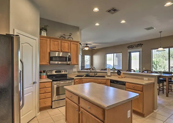 Pet-friendly W/ Patio & Mountain Views Tucson