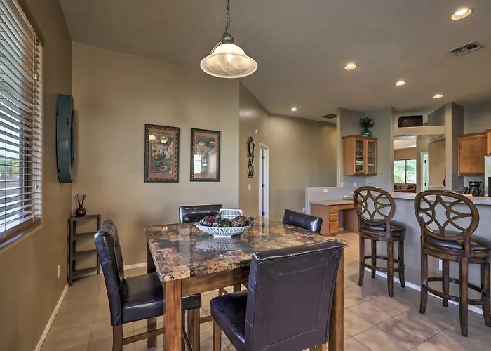 Holiday home Pet-friendly W/ Patio & Mountain Views *