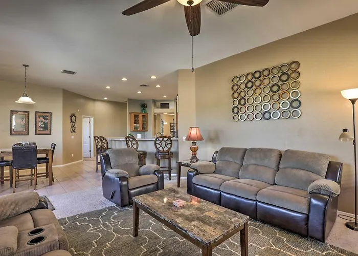 Holiday home Pet-friendly W/ Patio & Mountain Views *