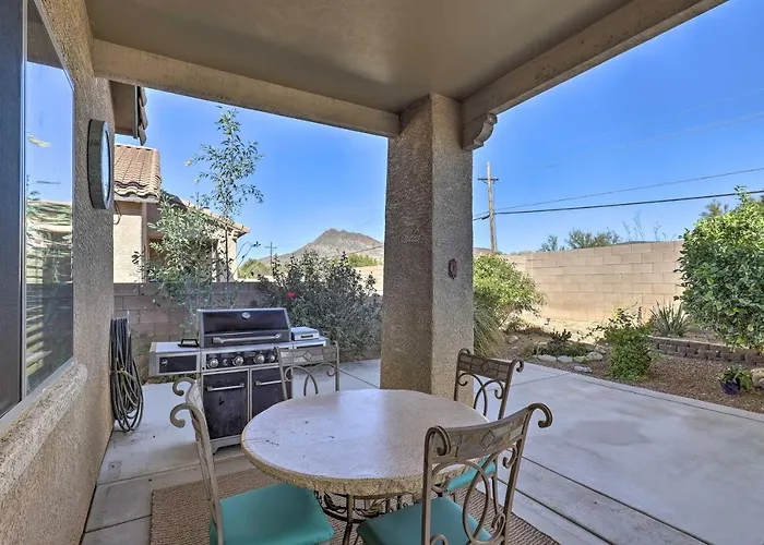 Pet-friendly W/ Patio & Mountain Views Holiday home