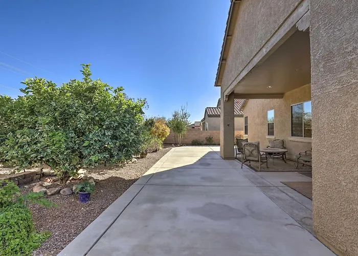Pet-friendly W/ Patio & Mountain Views Tucson