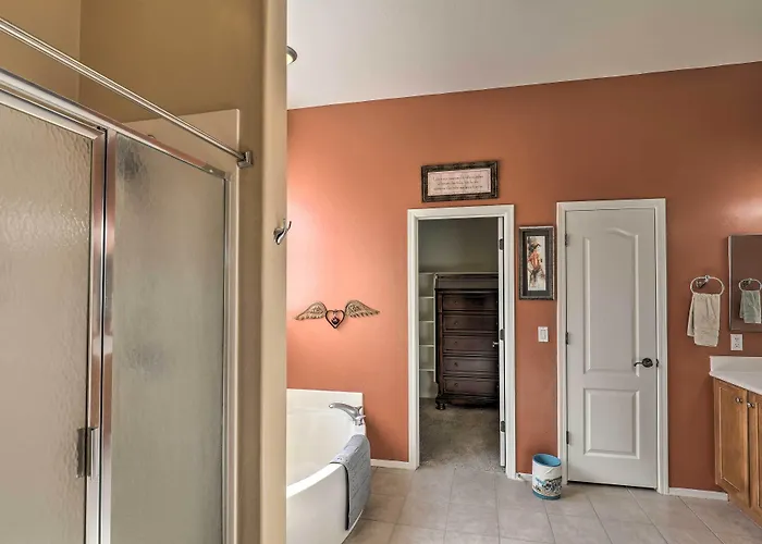 Holiday home Pet-friendly W/ Patio & Mountain Views *
