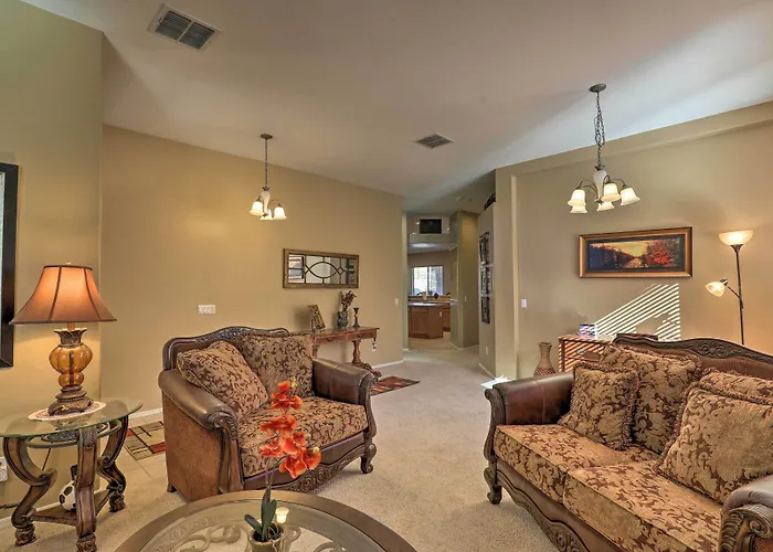 Holiday home Pet-friendly W/ Patio & Mountain Views *
