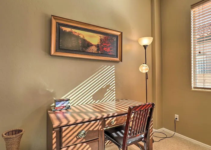 Holiday home Pet-friendly W/ Patio & Mountain Views *